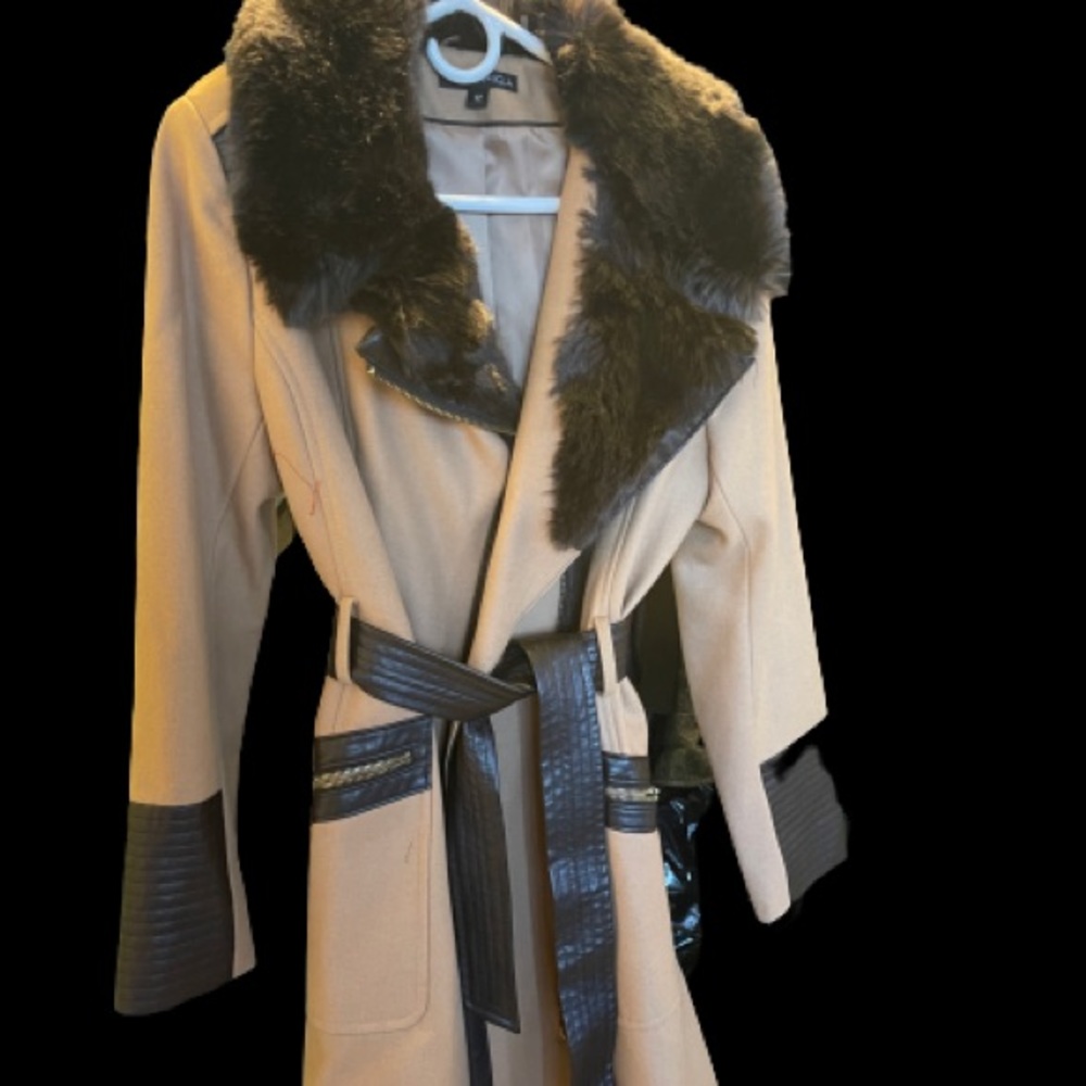 Vía Spiga coat with Faux-fur collar